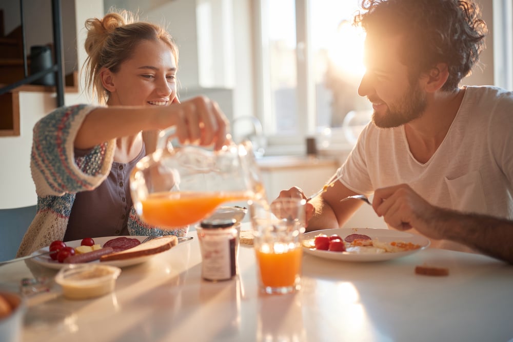 Couple-having-breakfast